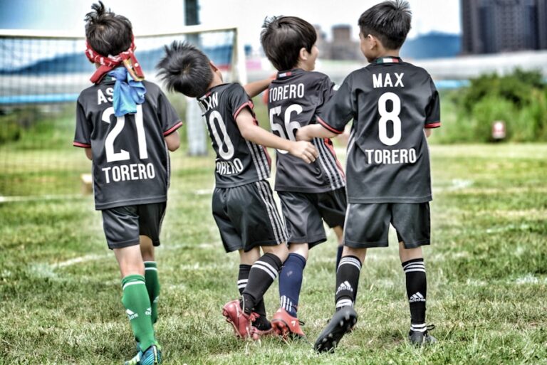 De ce să îți înveți copiii despre importanța muncii în echipă